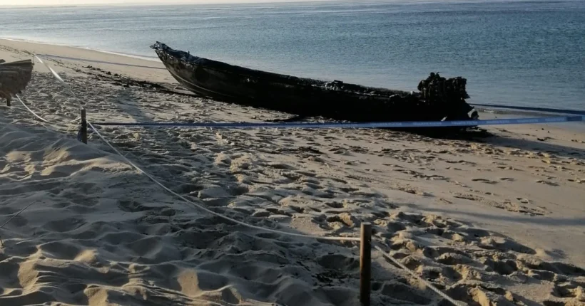 Permanência de pessoas em parte da praia da Figueirinha interditada durante a semana
