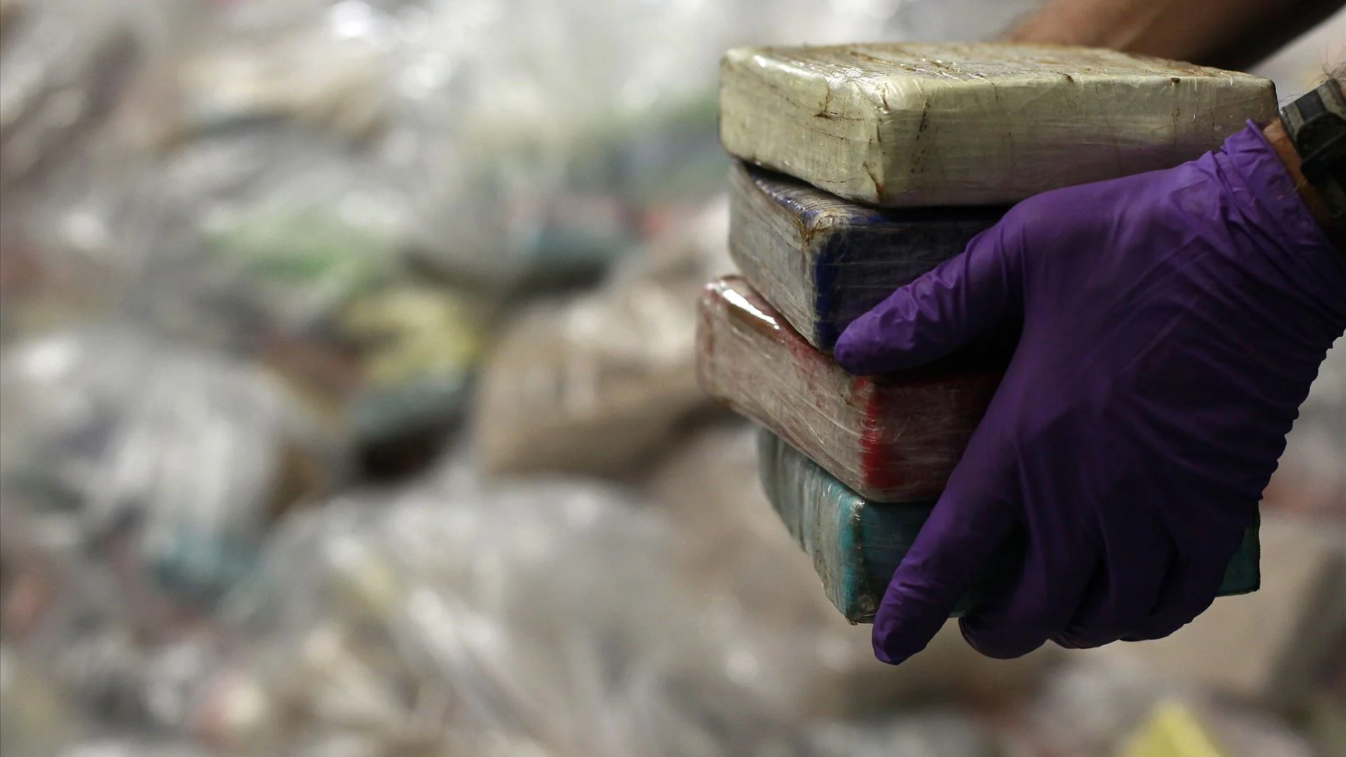 Porto de Sines. PJ faz buscas em porta-contentores carregado com cocaína