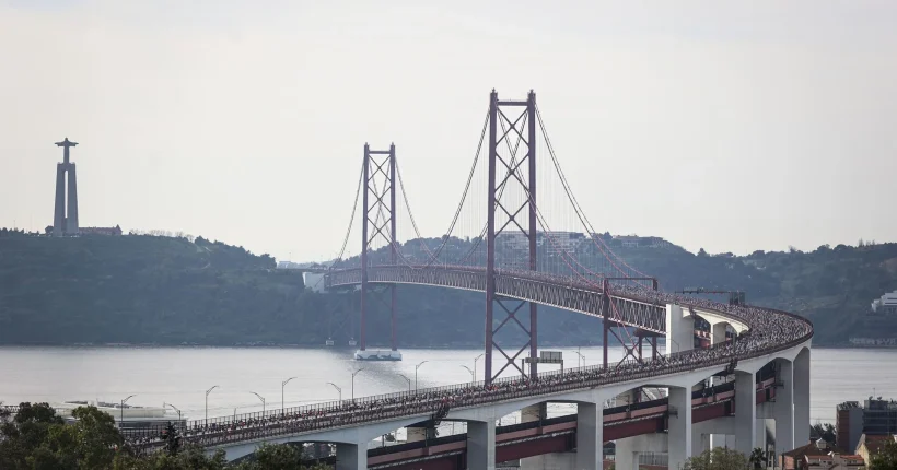 PSP apanha jovem com trotinete na Ponte 25 Abril. Tinha taxa de 2,25