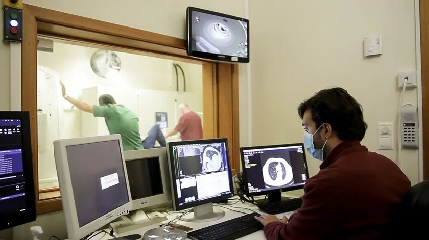 Radiologia. Há quem tenha de fazer quase duas horas para realizar um exame numa unidade pública