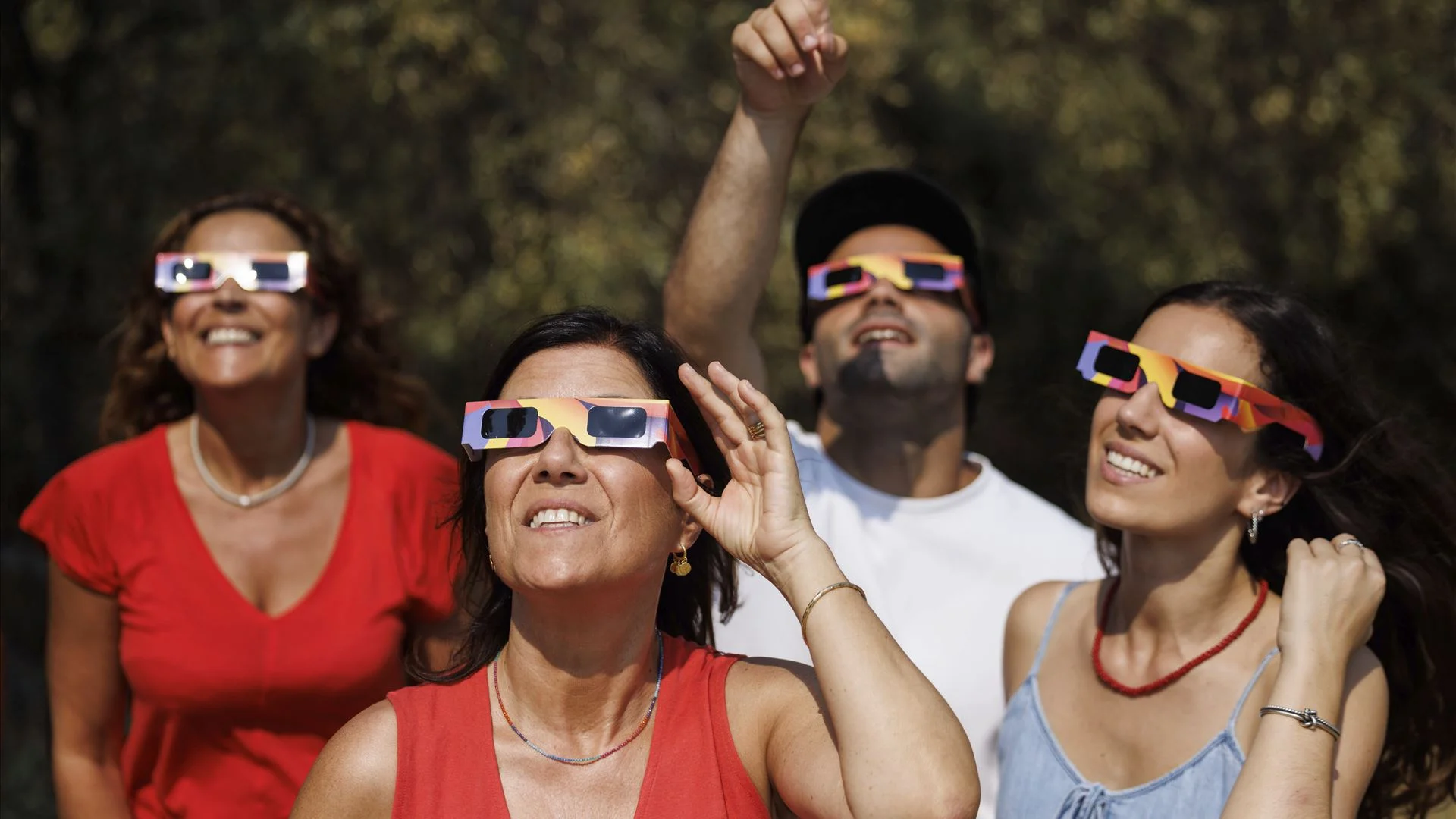 Reveja o eclipse total do Sol