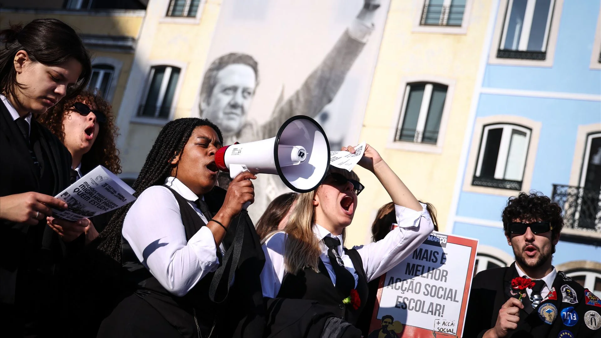 Sindicato preocupado com número de estudantes pobres colocados. São apenas 3% do total