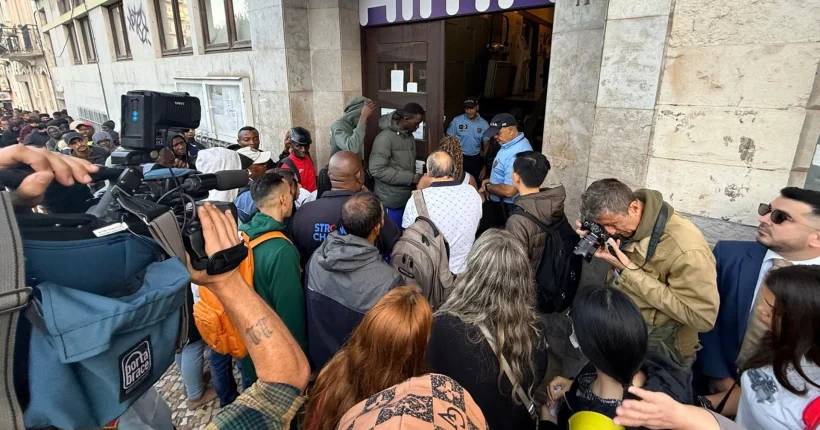 Tribunal dá sete dias à AIMA para agendar pedido de residência de jovem deportado