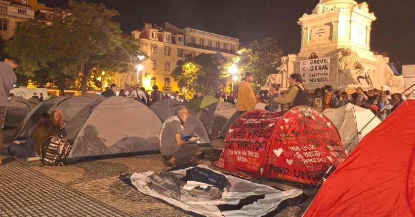Manifestantes voltam a montar tendas em Lisboa e no Porto em protesto pela habitação